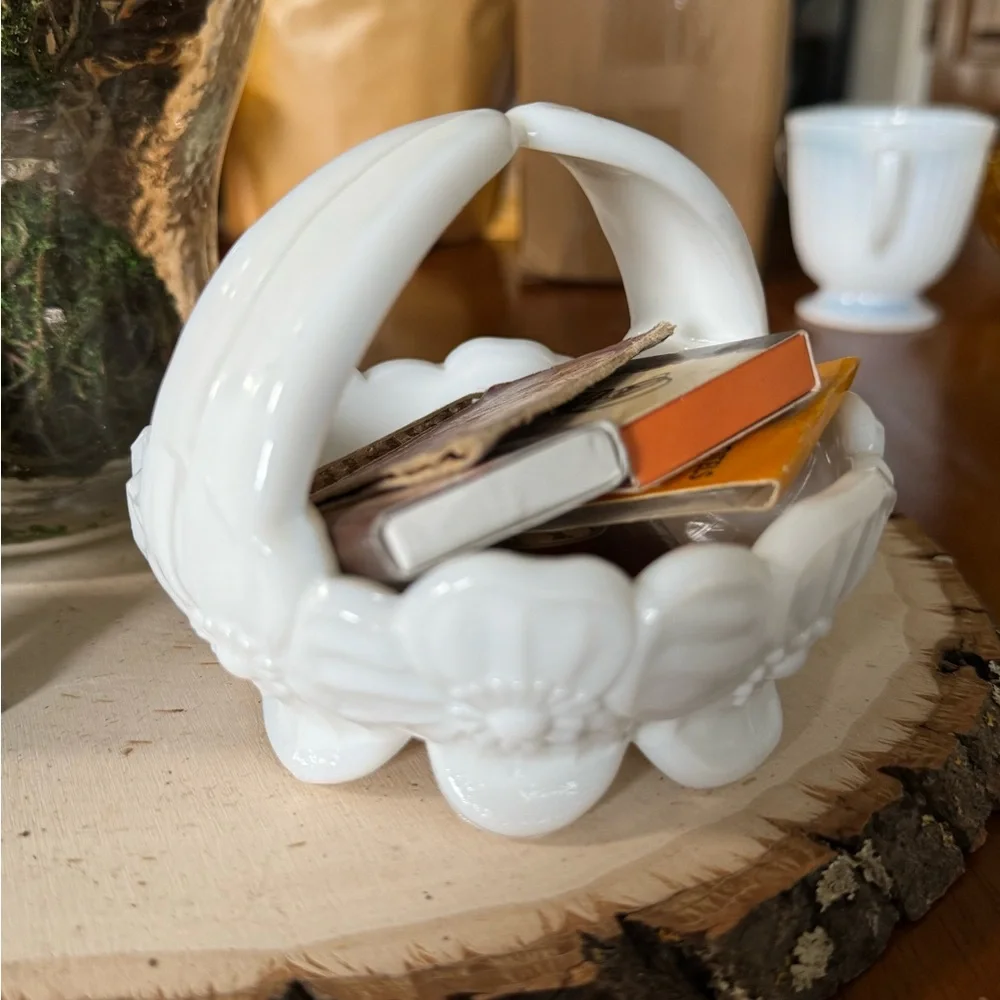 Vintage Westmoreland Dogwood White‎ Milk Glass Split Handle Basket